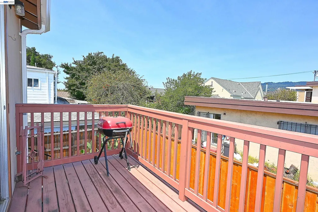 The Lakefront Woodhouse