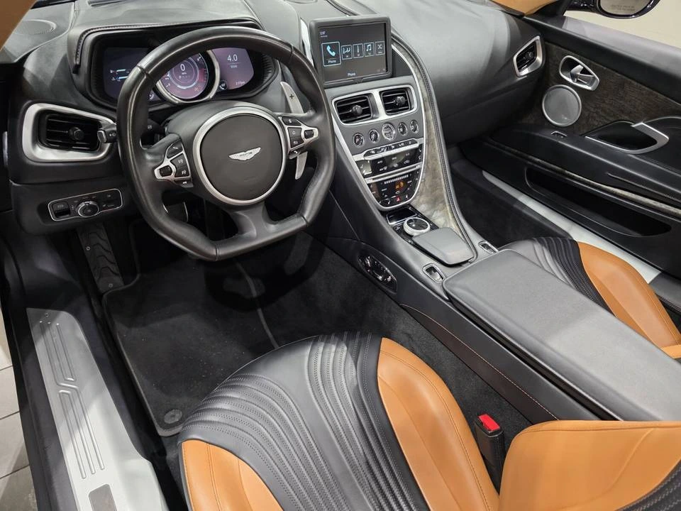 Aston Martin DB11 Volante V8