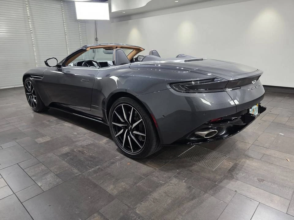 Aston Martin DB11 Volante V8