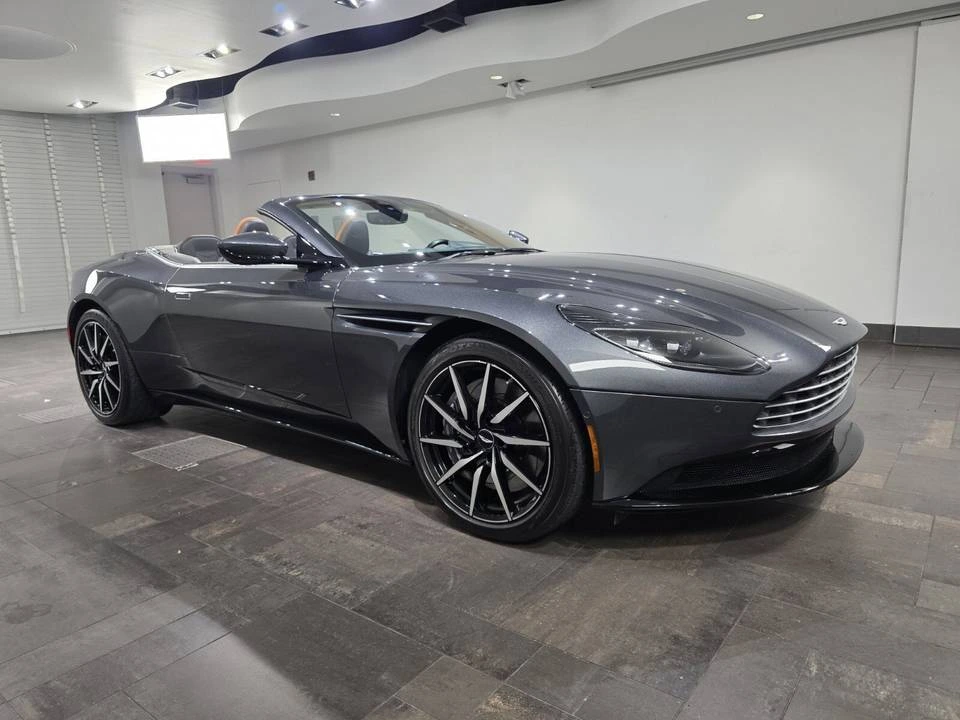 Aston Martin DB11 Volante V8