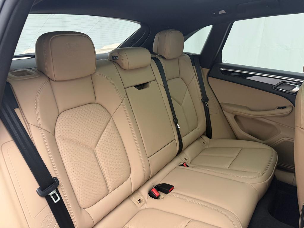 Porsche Macan Base
