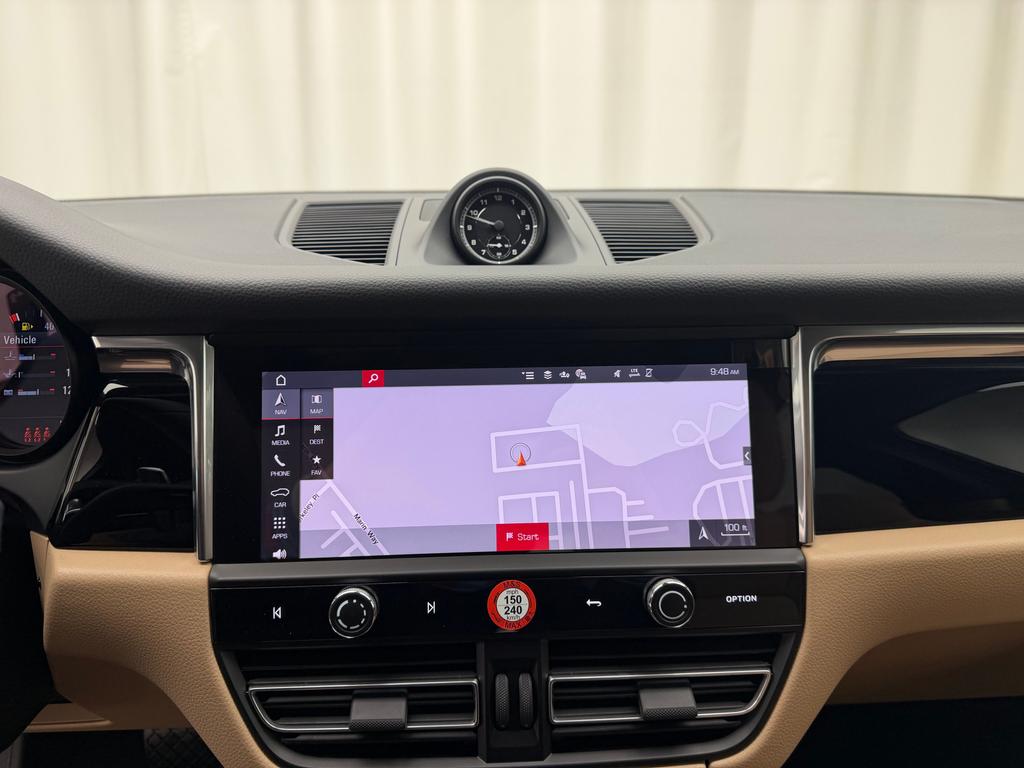 Porsche Macan Base