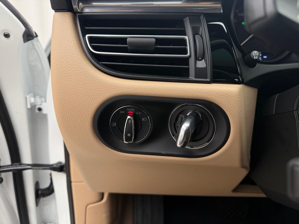 Porsche Macan Base