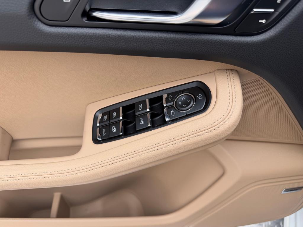 Porsche Macan Base