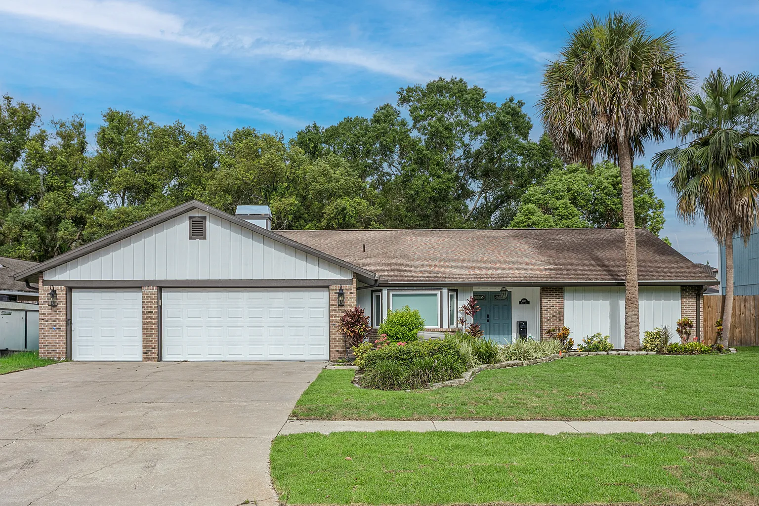 1046 Sylvia Lane – Lake Magdalene Pool Home