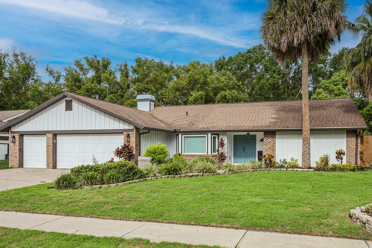 1046 Sylvia Lane – Lake Magdalene Pool Home