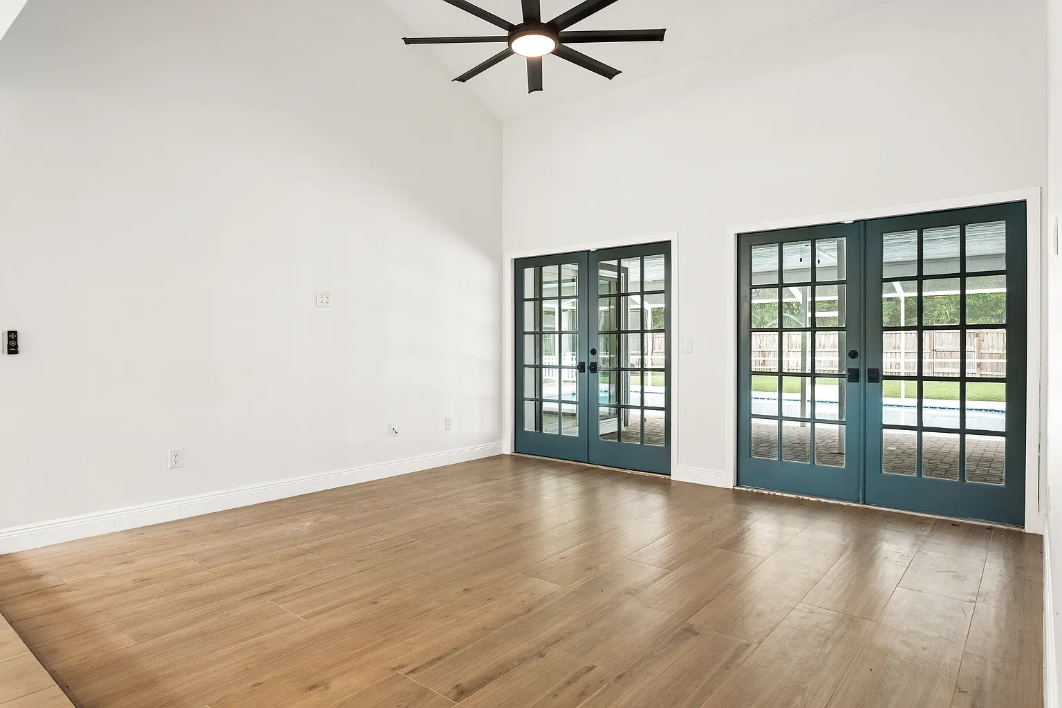 1046 Sylvia Lane – Lake Magdalene Pool Home
