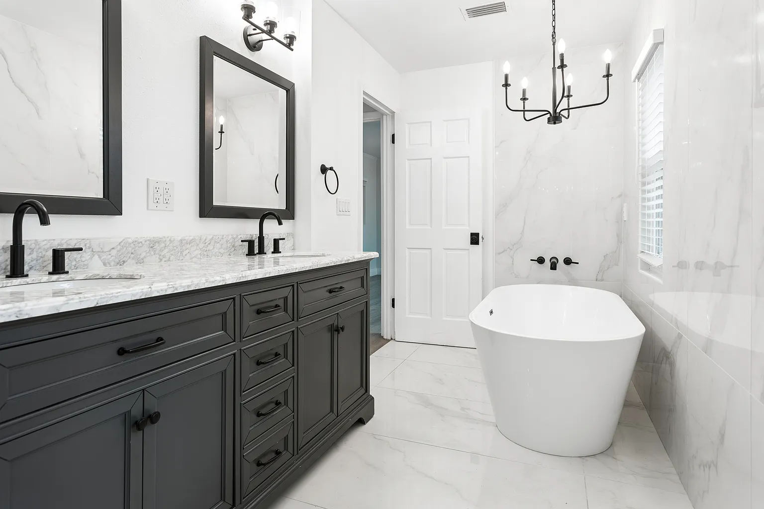 1046 Sylvia Lane – Lake Magdalene Pool Home