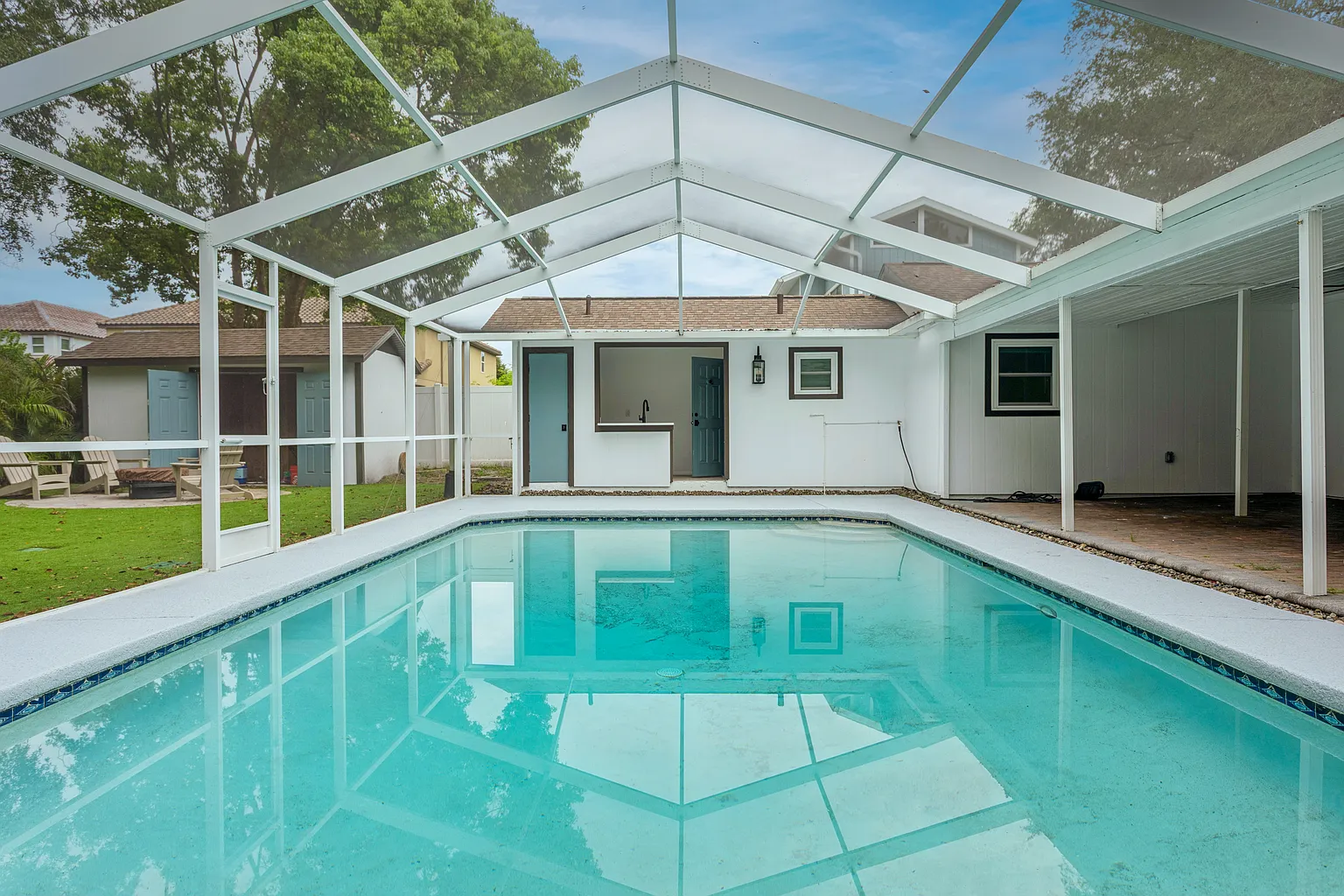 1046 Sylvia Lane – Lake Magdalene Pool Home