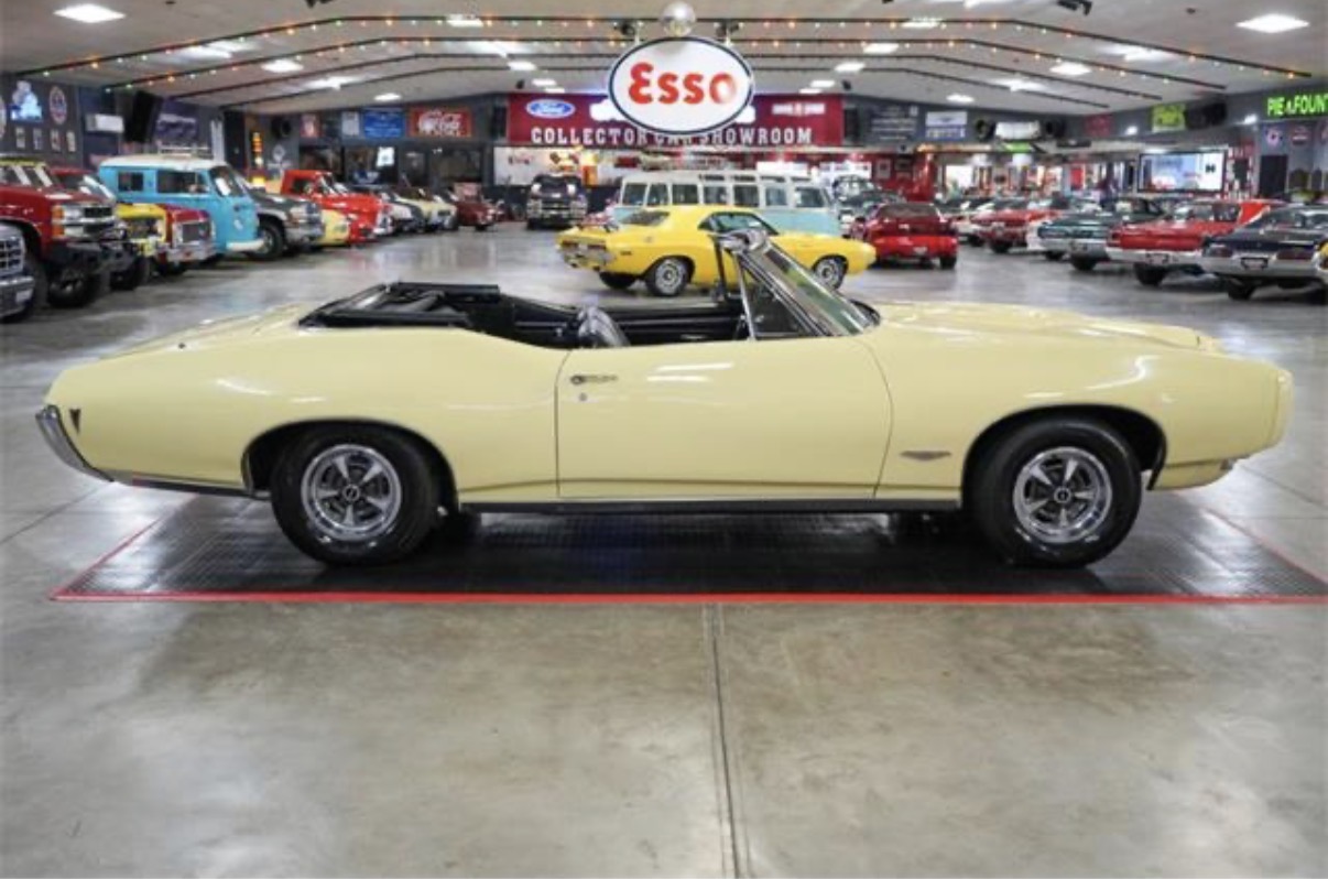 Pontiac GTO convertible