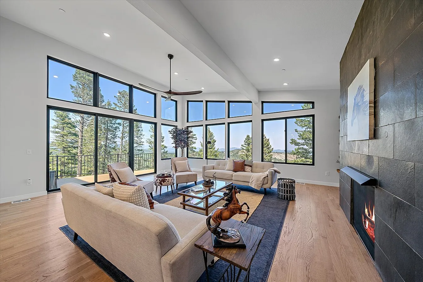 Christopher Drive Luxury Mountain Residence