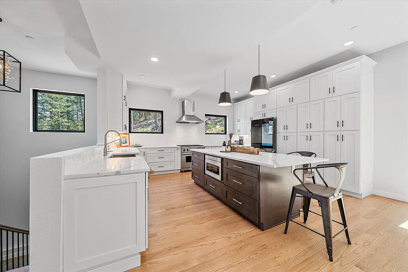 Christopher Drive Luxury Mountain Residence