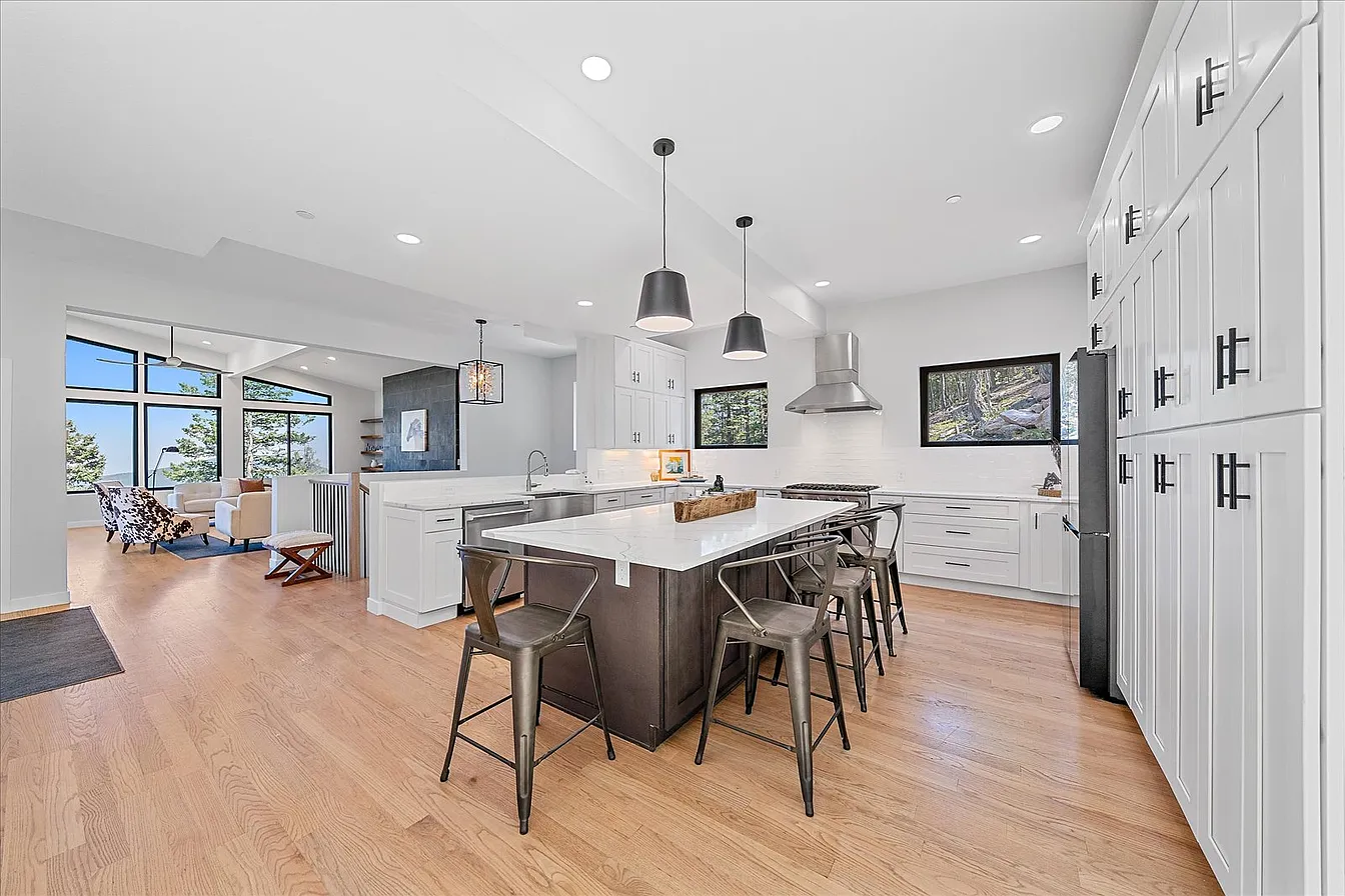 Christopher Drive Luxury Mountain Residence