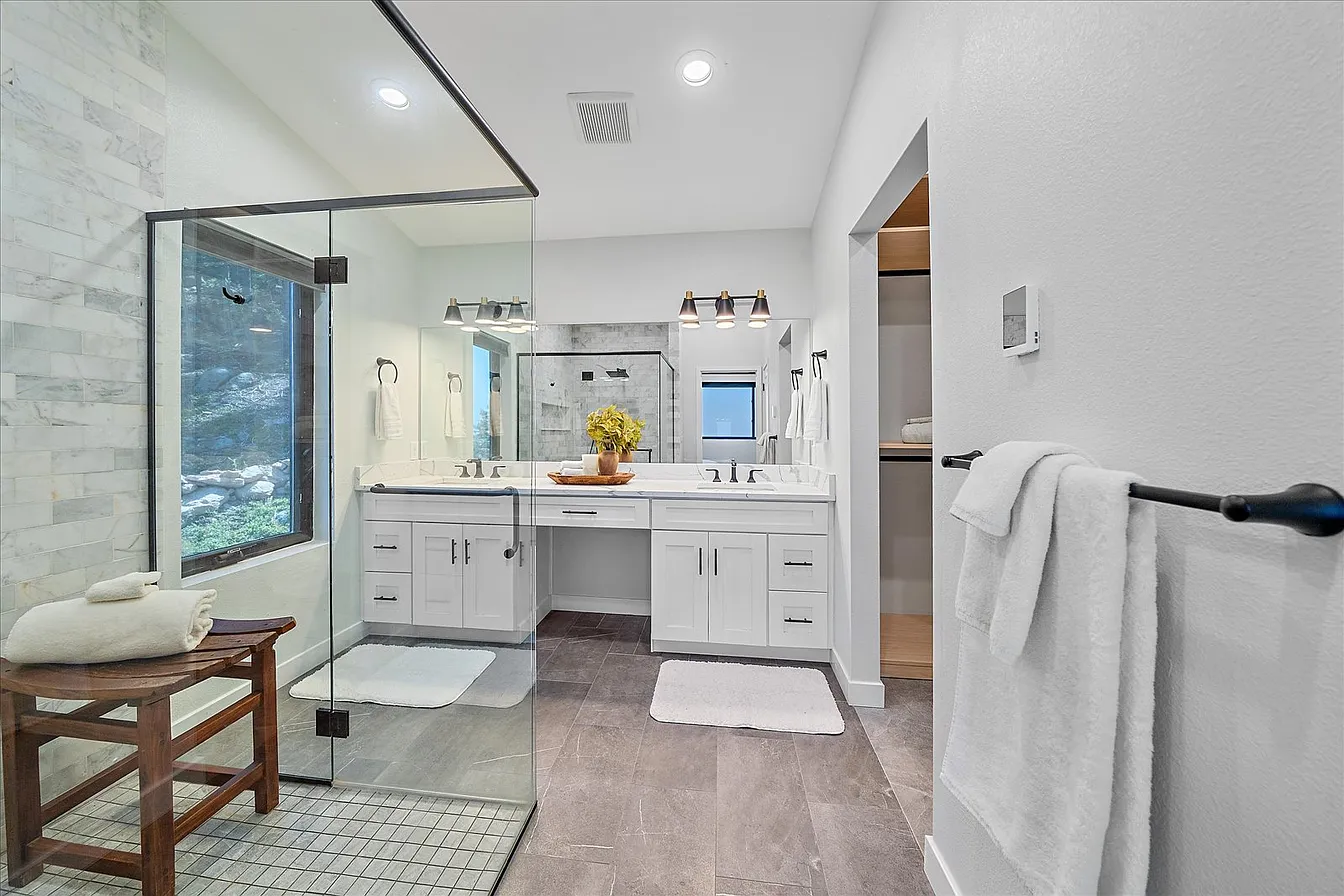 Christopher Drive Luxury Mountain Residence