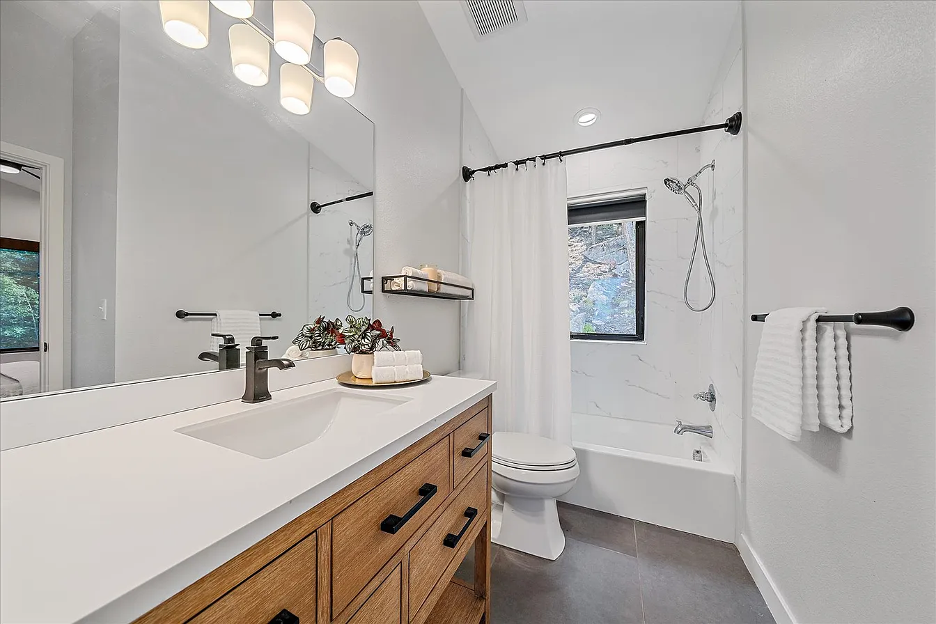 Christopher Drive Luxury Mountain Residence