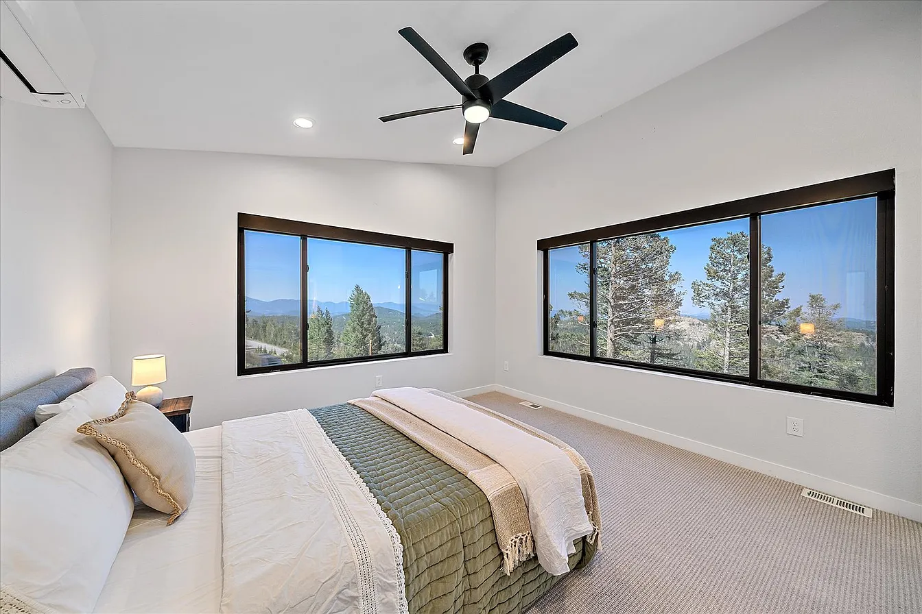 Christopher Drive Luxury Mountain Residence
