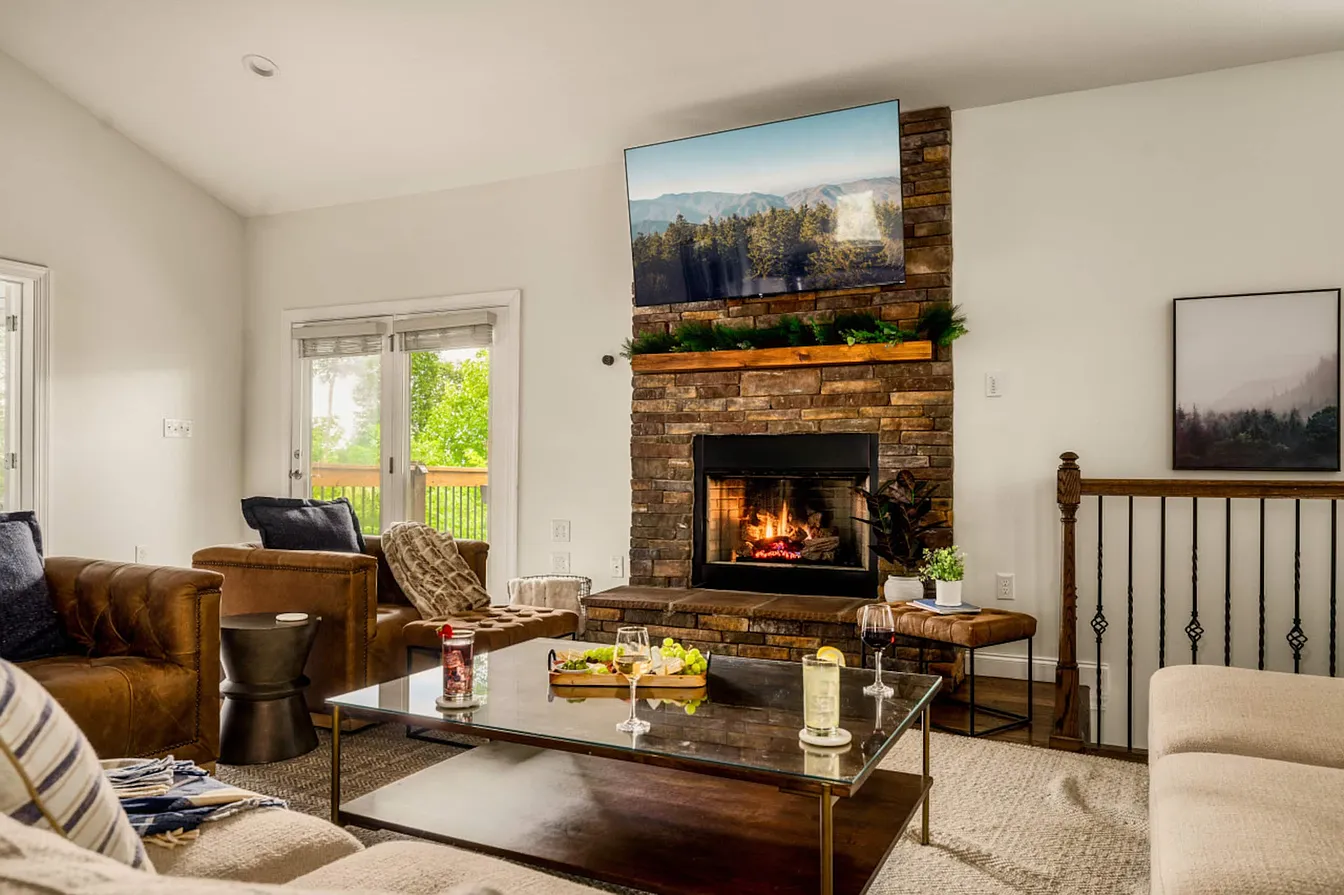 Wiley Oakley Luxury Mountain Cabin
