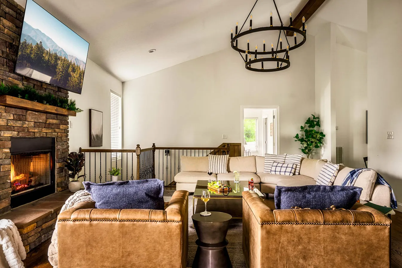 Wiley Oakley Luxury Mountain Cabin
