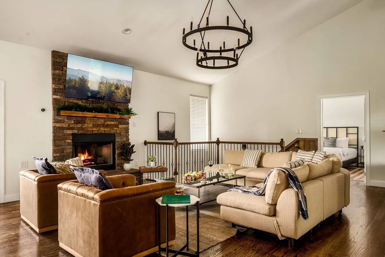 Wiley Oakley Luxury Mountain Cabin