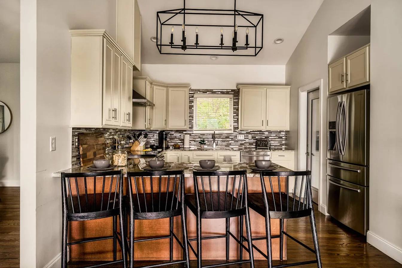Wiley Oakley Luxury Mountain Cabin