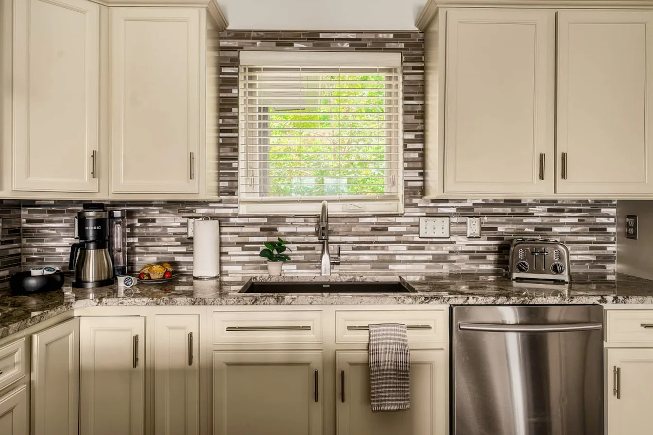 Wiley Oakley Luxury Mountain Cabin