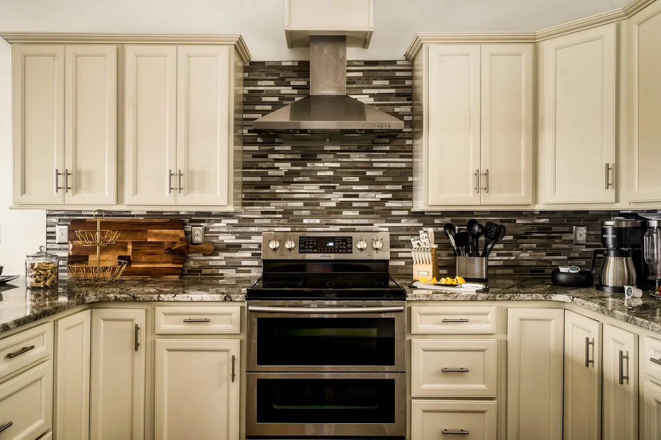 Wiley Oakley Luxury Mountain Cabin