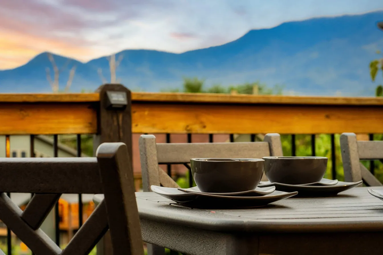 Wiley Oakley Luxury Mountain Cabin