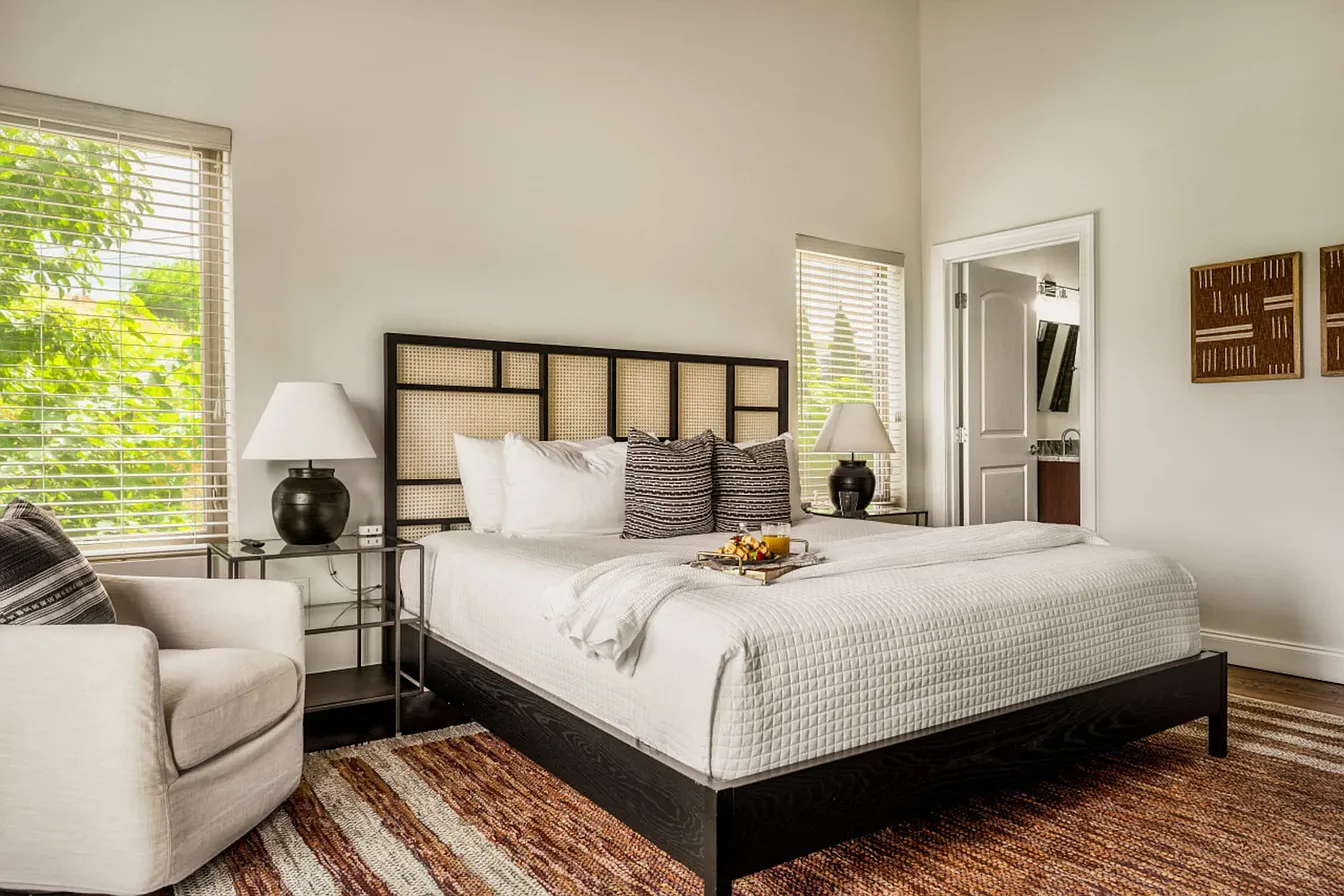 Wiley Oakley Luxury Mountain Cabin