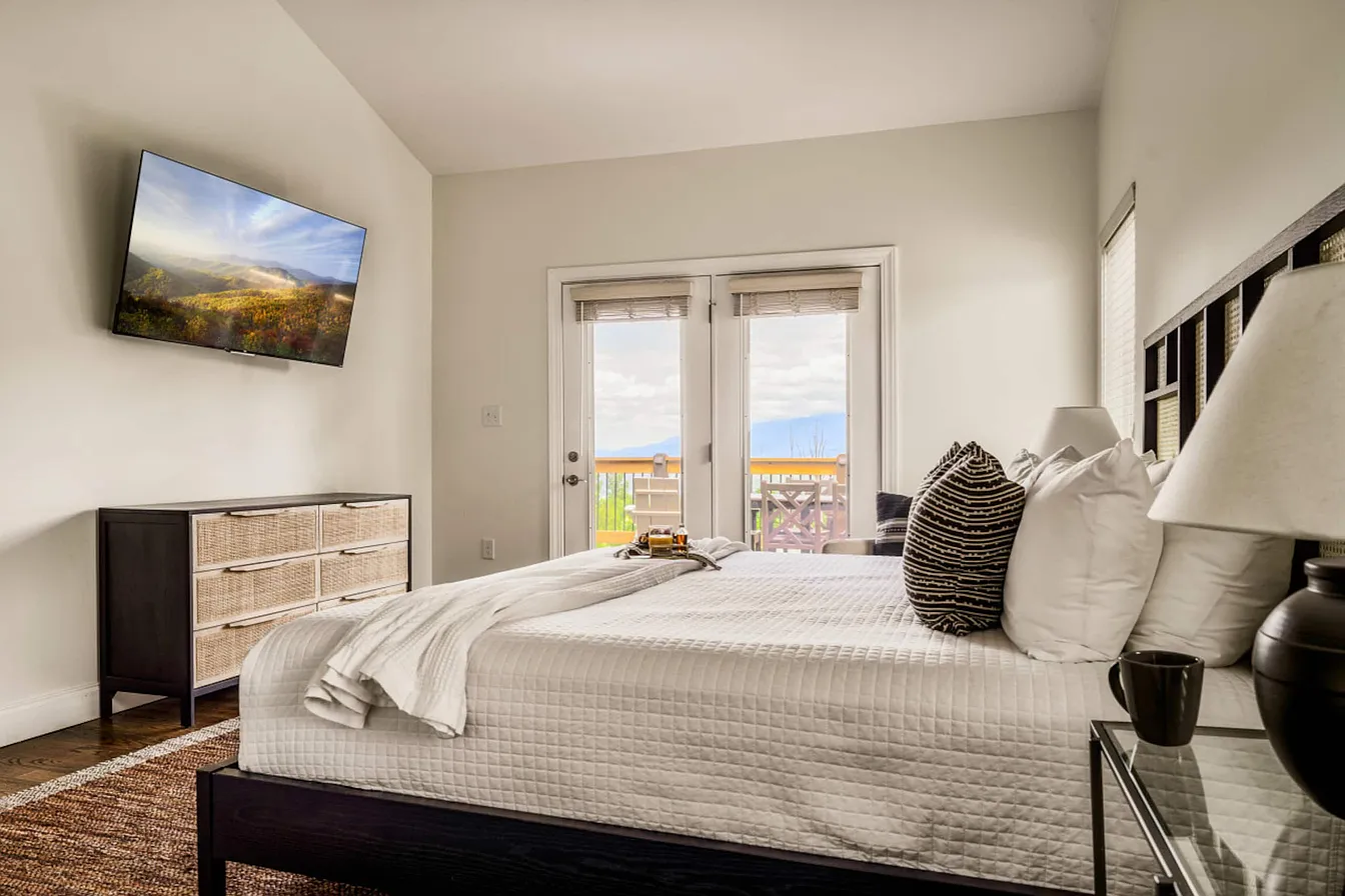 Wiley Oakley Luxury Mountain Cabin