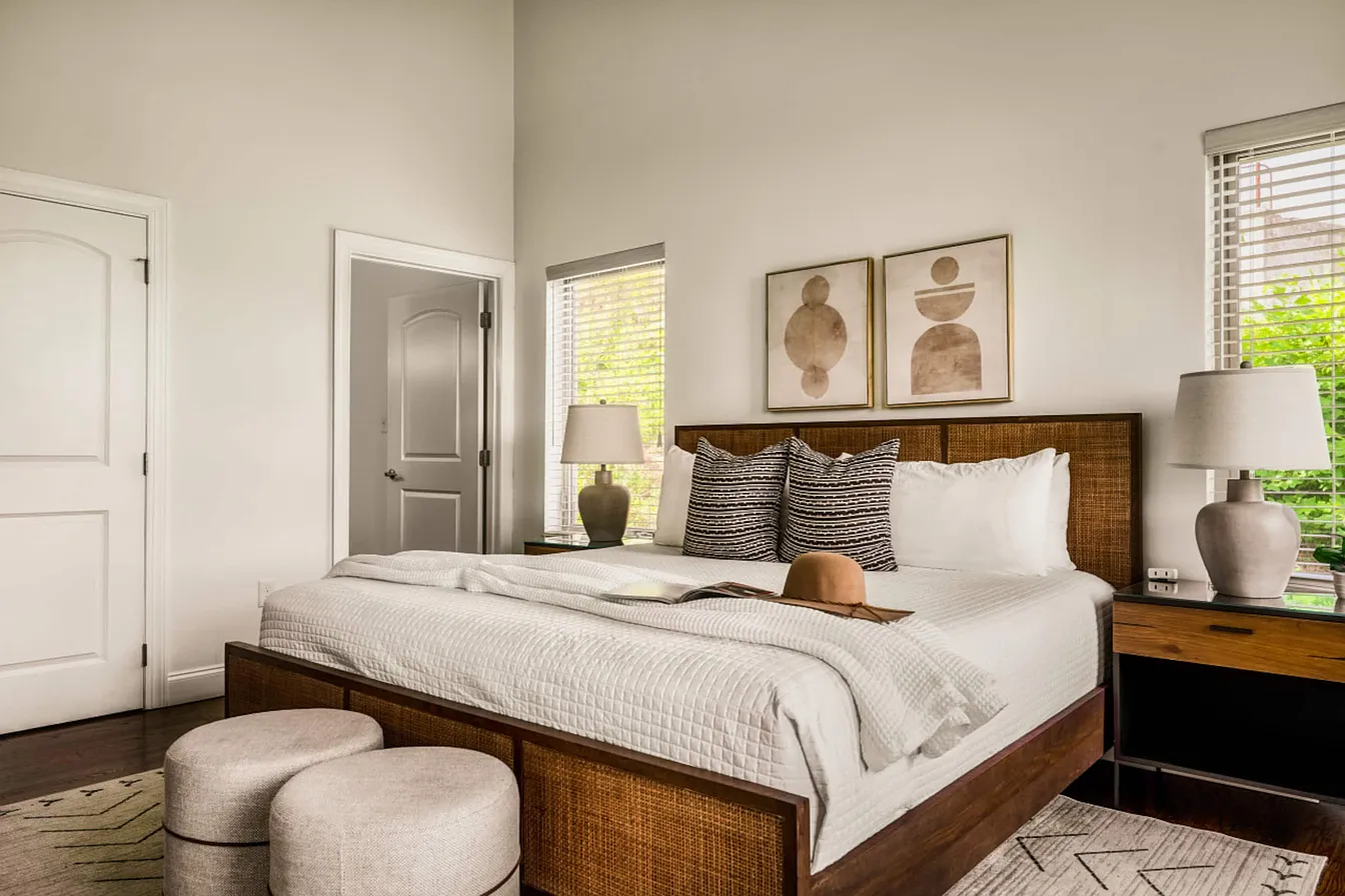 Wiley Oakley Luxury Mountain Cabin