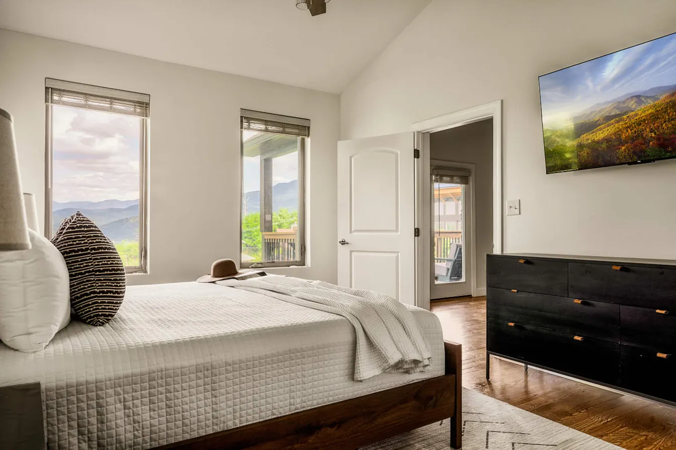 Wiley Oakley Luxury Mountain Cabin