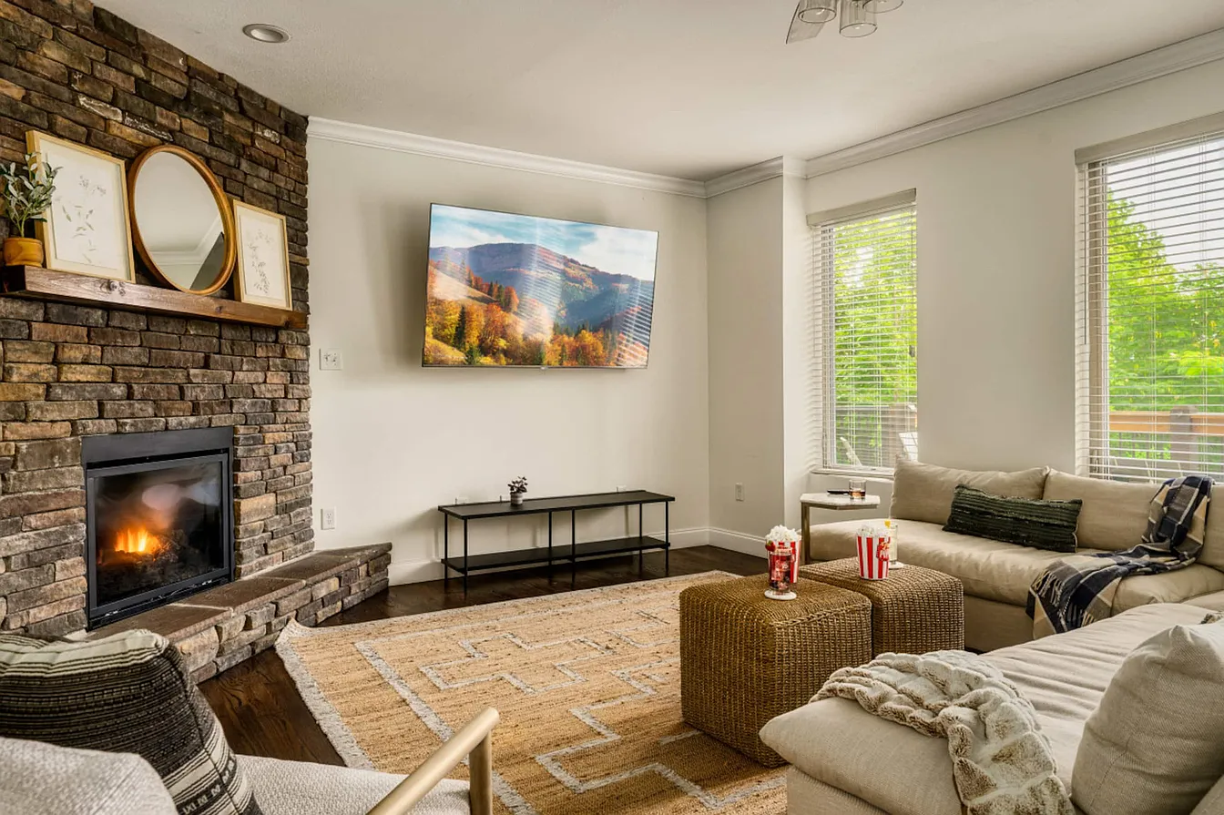 Wiley Oakley Luxury Mountain Cabin