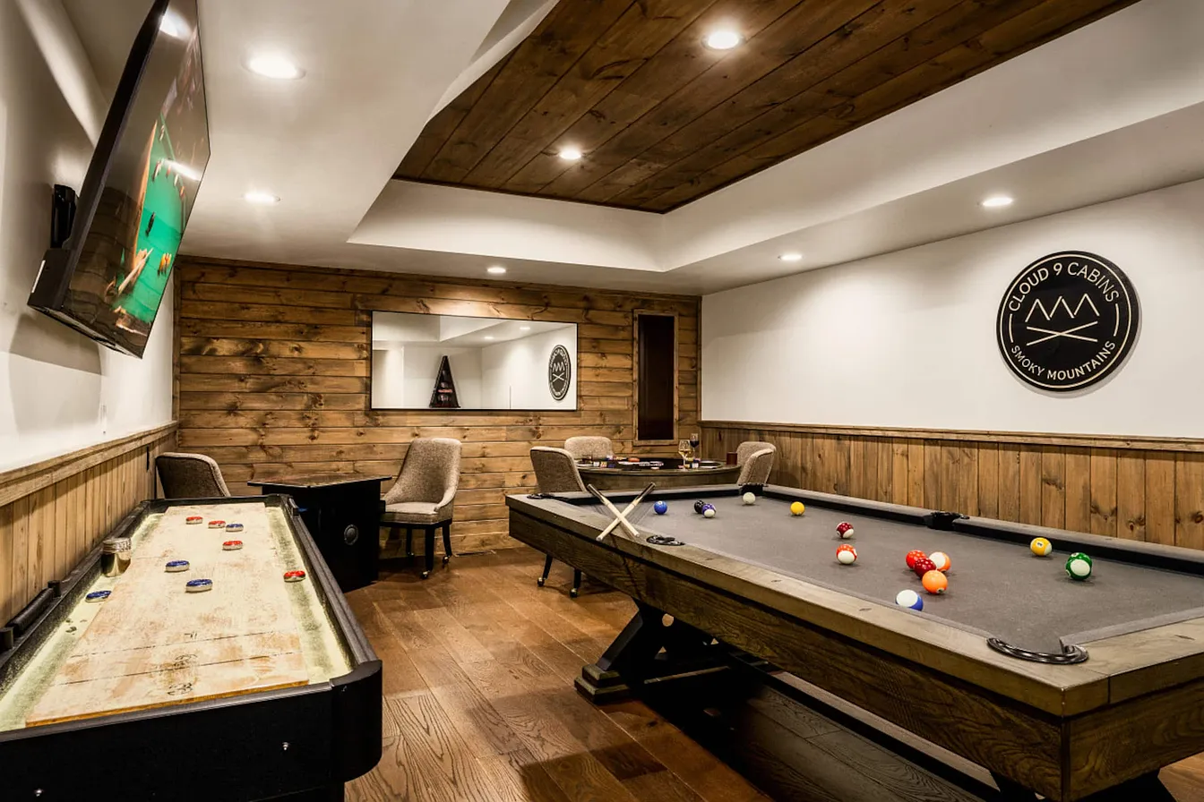 Wiley Oakley Luxury Mountain Cabin