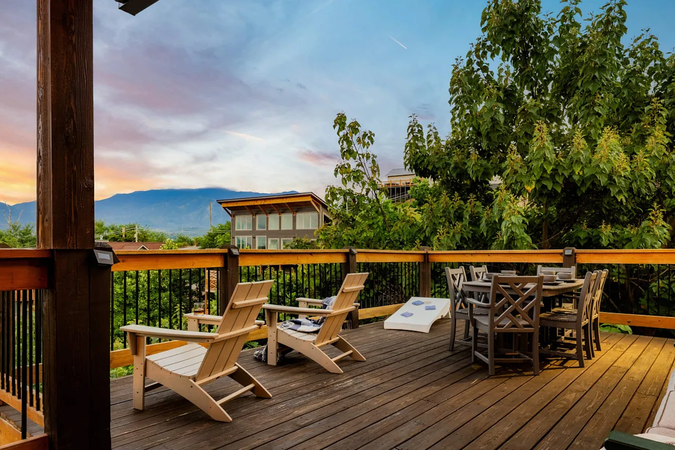 Wiley Oakley Luxury Mountain Cabin