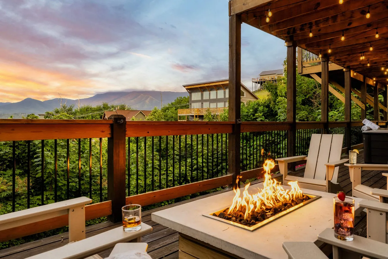 Wiley Oakley Luxury Mountain Cabin