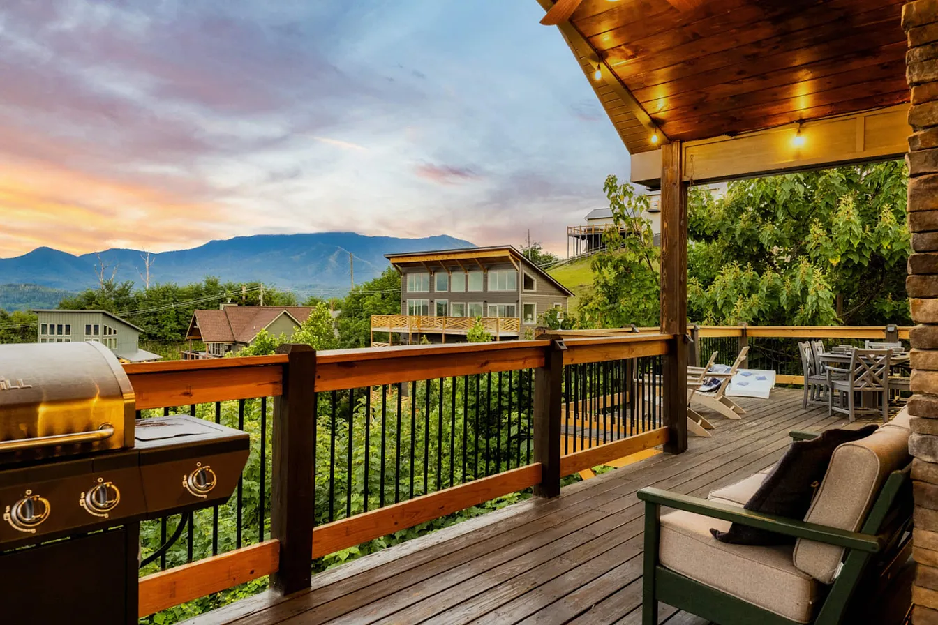 Wiley Oakley Luxury Mountain Cabin