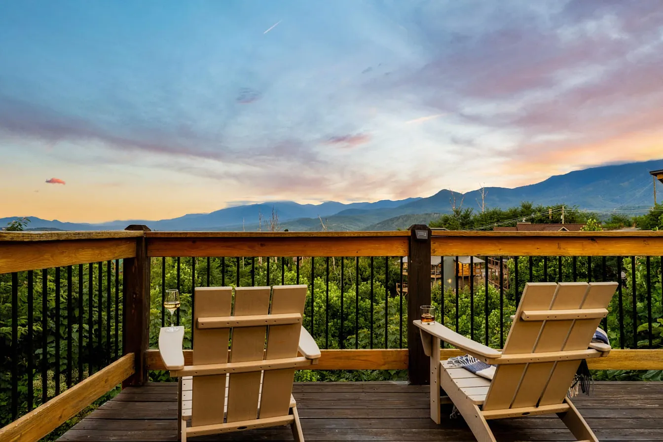 Wiley Oakley Luxury Mountain Cabin