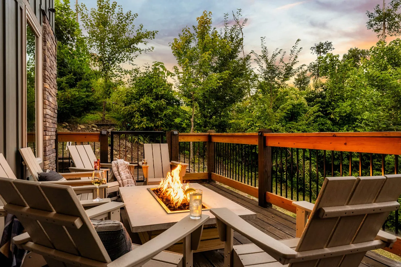 Wiley Oakley Luxury Mountain Cabin