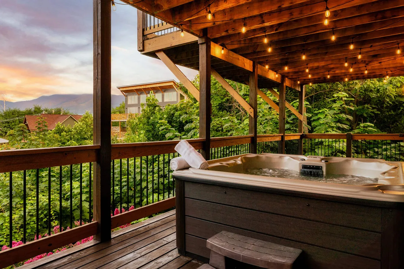 Wiley Oakley Luxury Mountain Cabin