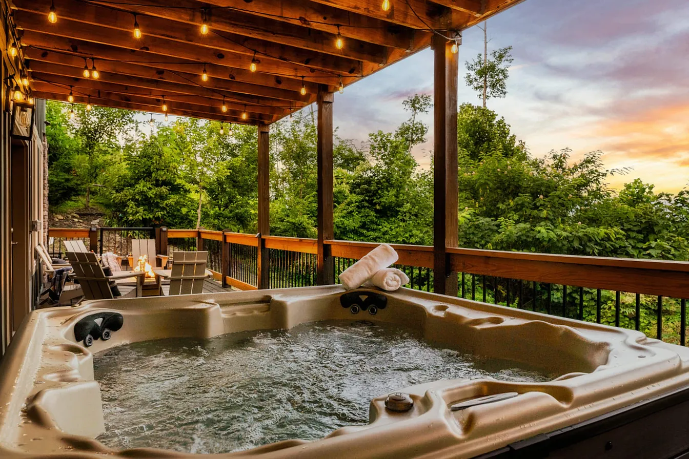 Wiley Oakley Luxury Mountain Cabin