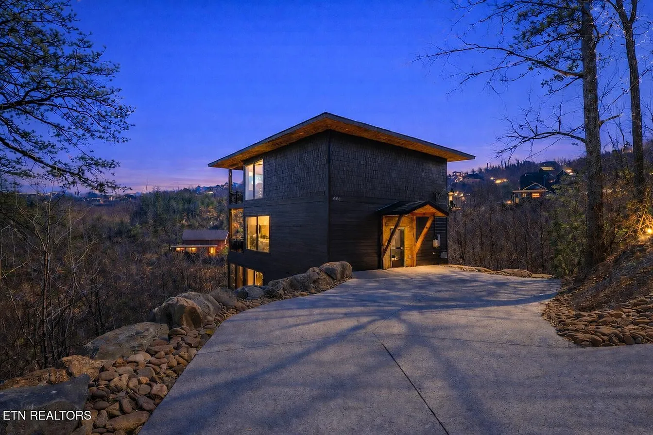 Edgewood Luxury Indoor Pool Cabin