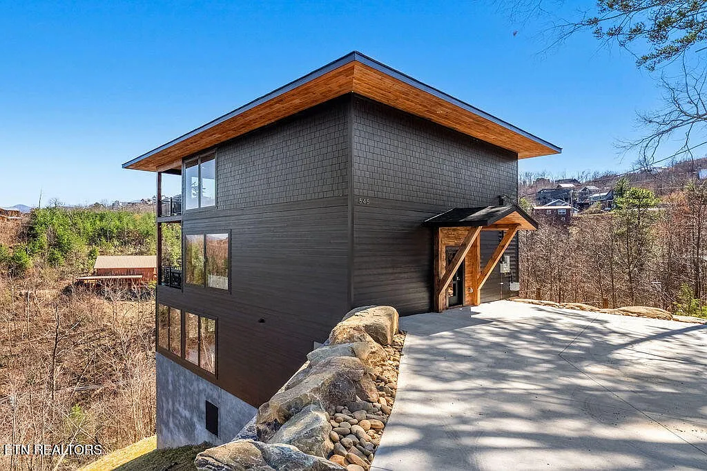 Edgewood Luxury Indoor Pool Cabin
