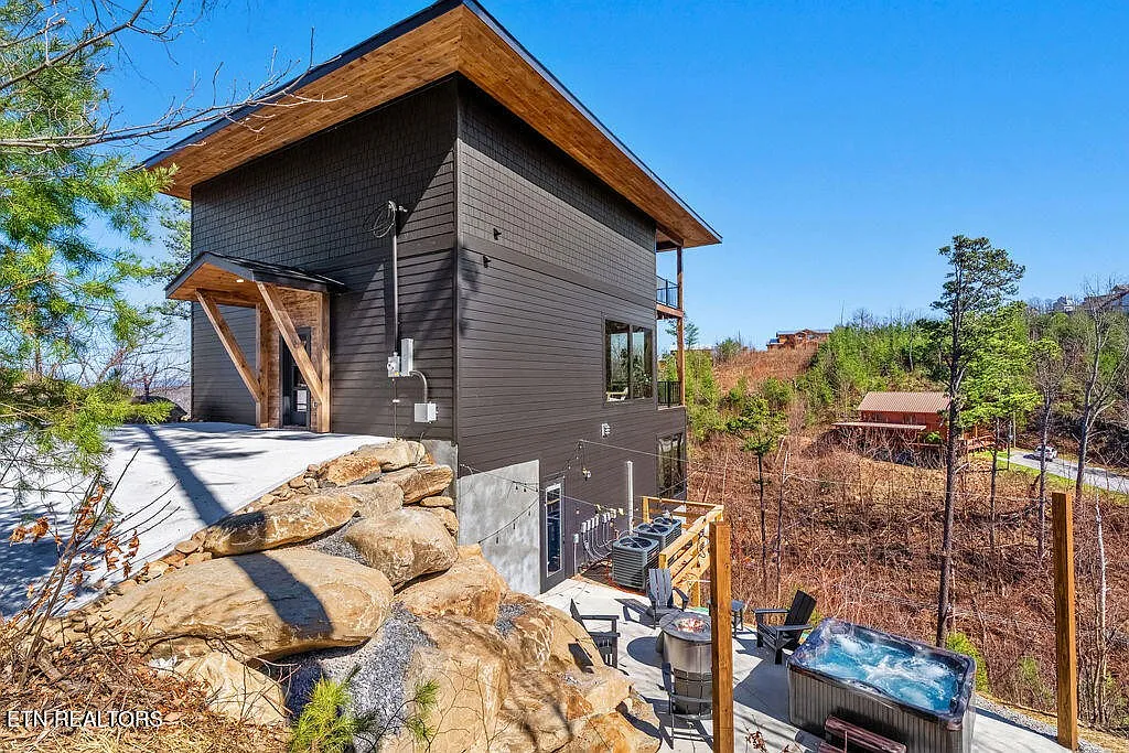 Edgewood Luxury Indoor Pool Cabin