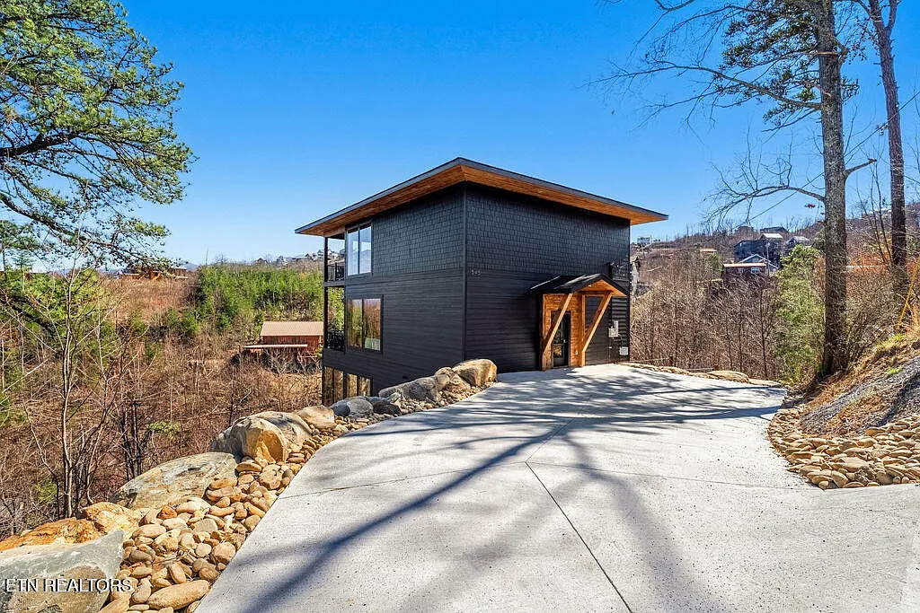 Edgewood Luxury Indoor Pool Cabin
