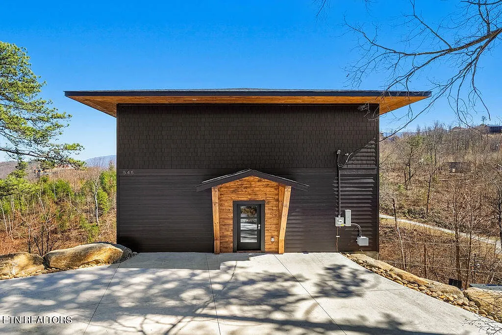 Edgewood Luxury Indoor Pool Cabin
