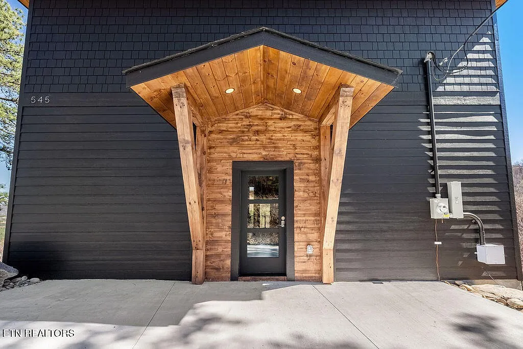 Edgewood Luxury Indoor Pool Cabin