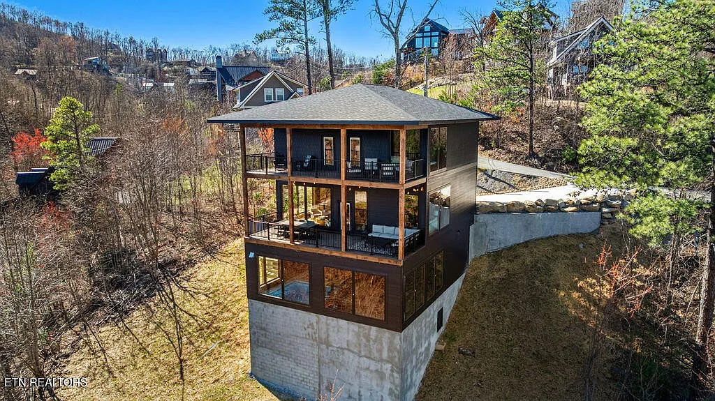Edgewood Luxury Indoor Pool Cabin