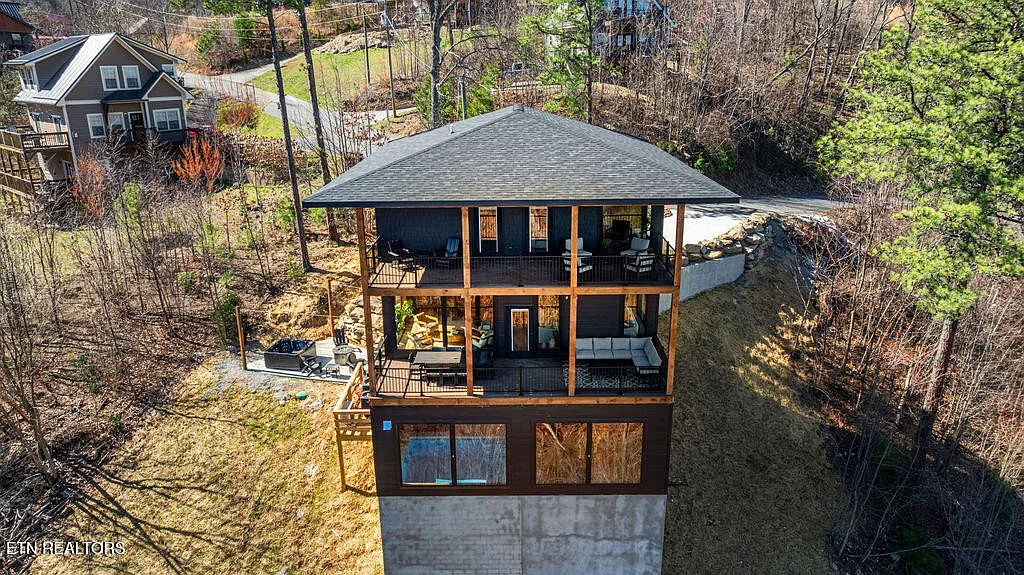 Edgewood Luxury Indoor Pool Cabin