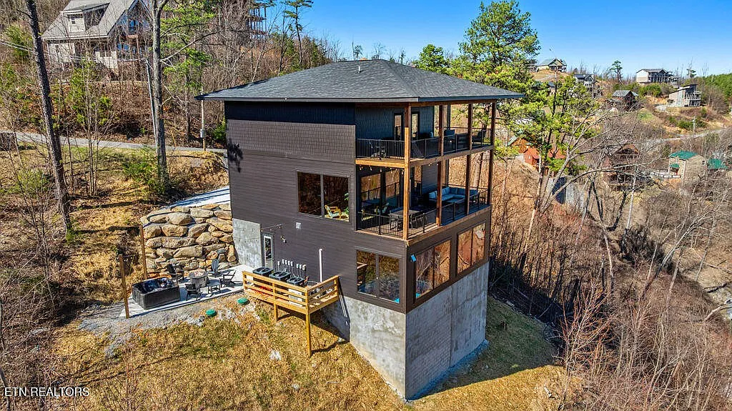 Edgewood Luxury Indoor Pool Cabin