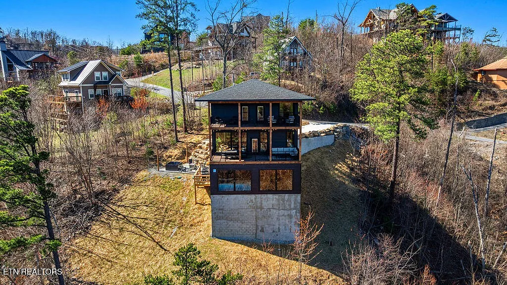 Edgewood Luxury Indoor Pool Cabin